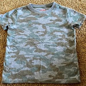 Cat and jack camo boys shirt size xs 4/5